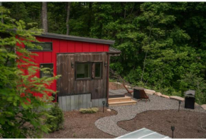 Little Dahlia a tranquil tiny home nestled in Stone Mountain near Boone , NC